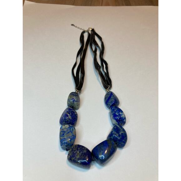 Sodalite necklace chunky crystals, leather, sterling silver clasp - Picture 9 of 10